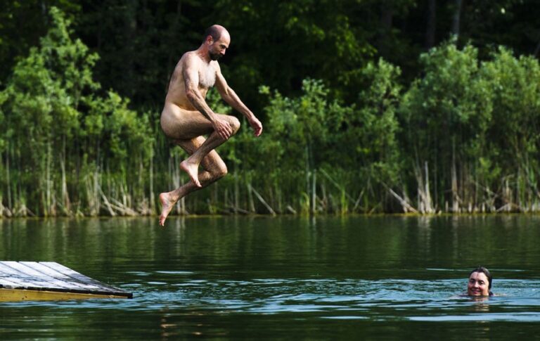 FKK: o prazer de ficar pelado na Alemanha está em perigo fkk:-o-prazer-de-ficar-pelado-na-alemanha-esta-em-perigo