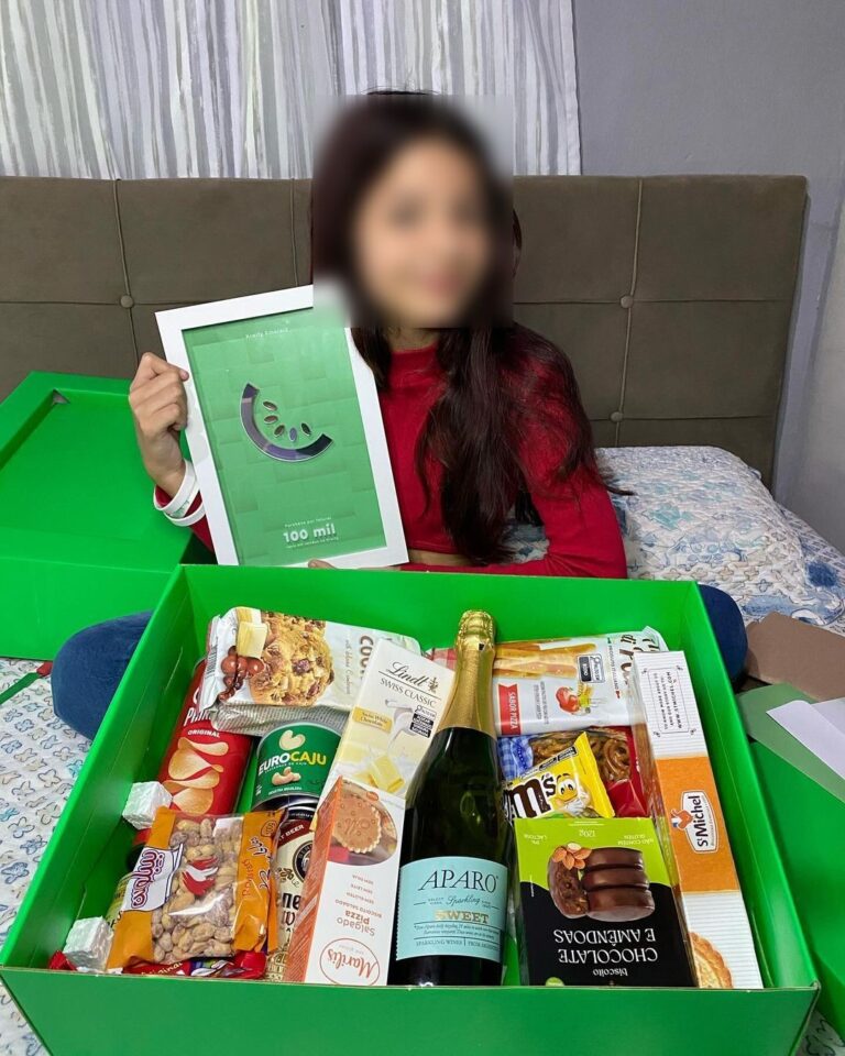 Menores desdenham da educação e dizem ganhar mais do que médico vendendo curso para ser influencer menores-desdenham-da-educacao-e-dizem-ganhar-mais-do-que-medico-vendendo-curso-para-ser-influencer