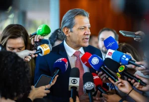 Governo quer abono salarial limitado a quem ganha até R$ 2.640 governo-quer-abono-salarial-limitado-a-quem-ganha-ate-r$-2.640