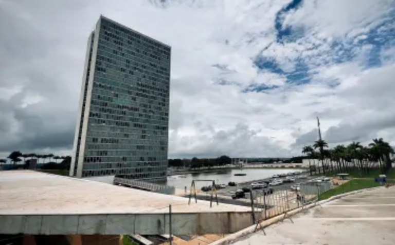 Deputados sugerem PEC alternativa para controlar crescimento de gastos públicos deputados-sugerem-pec-alternativa-para-controlar-crescimento-de-gastos-publicos