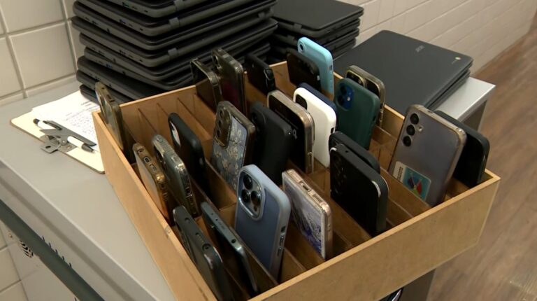 Da resistência à melhora na convivência: como é a rotina em escola de Campinas que proíbe celulares na sala de aula da-resistencia-a-melhora-na-convivencia:-como-e-a-rotina-em-escola-de-campinas-que-proibe-celulares-na-sala-de-aula