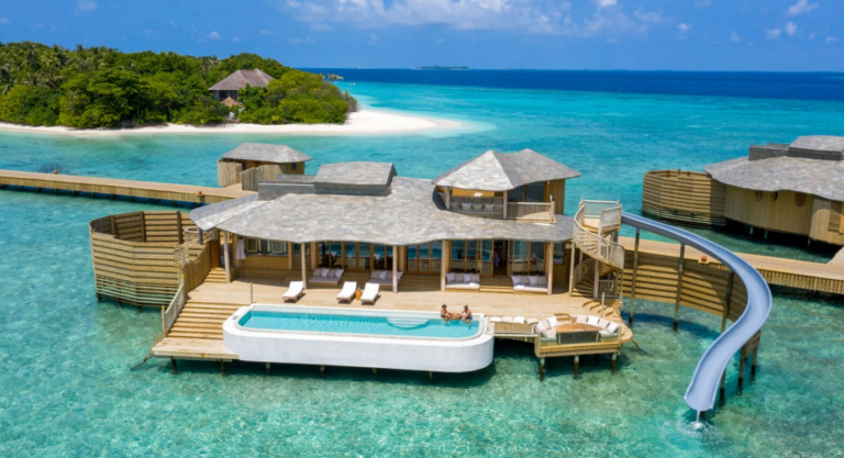 toboga-do-quarto-ao-mar-e-banheiro-ao-ar-livre:-hotel-nas-maldivas-vende-'conexao-com-a-natureza'-com-diarias-a-partir-de-r$-38-mil