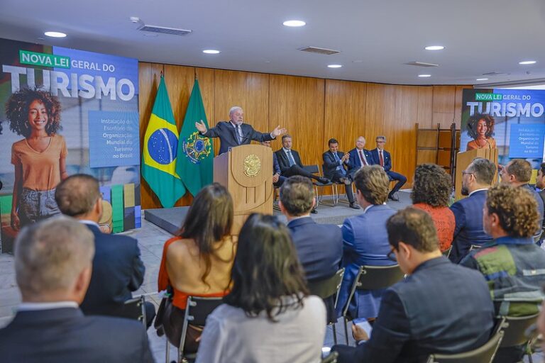 Lula sanciona lei que autoriza fundo de aviação a emprestar dinheiro para companhias aéreas lula-sanciona-lei-que-autoriza-fundo-de-aviacao-a-emprestar-dinheiro-para-companhias-aereas