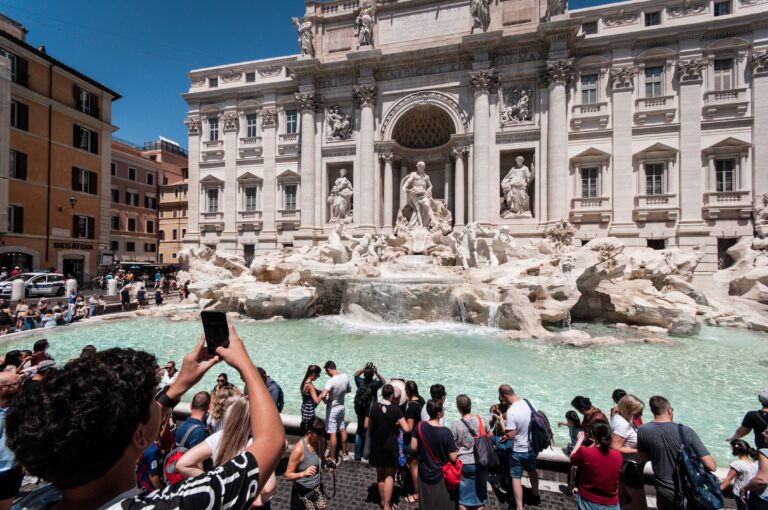 Roma considera limitar acesso de turistas à Fontana di Trevi com agendamento e taxa roma-considera-limitar-acesso-de-turistas-a-fontana-di-trevi-com-agendamento-e-taxa
