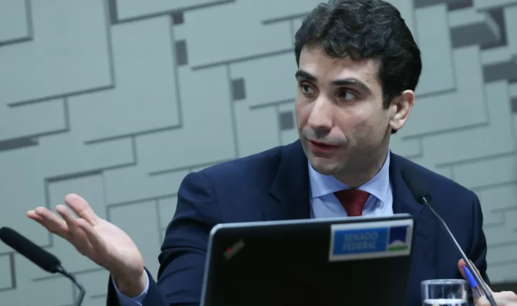 Em meio a alta do dólar, Galípolo diz que BC não vai segurar moeda ‘no peito’ em-meio-a-alta-do-dolar,-galipolo-diz-que-bc-nao-vai-segurar-moeda-‘no-peito’