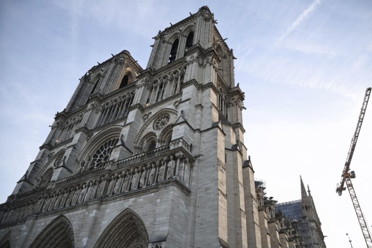 imagens-mostram-como-ficou-a-catedral-de-notre-dame-apos-reforma