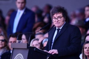 Milei promete plano nuclear e redução de 90% dos impostos na Argentina milei-promete-plano-nuclear-e-reducao-de-90%-dos-impostos-na-argentina