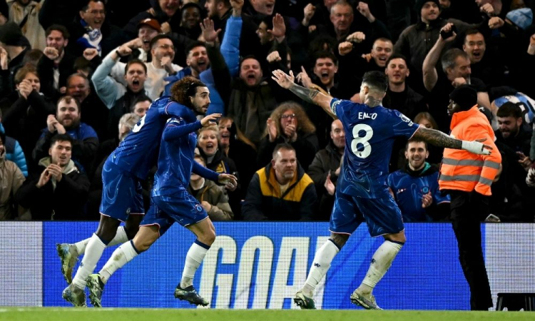 Chelsea vence Brentford por 2 a 1, chega a sétima vitória consecutiva e se aproxima do líder Liverpool no Inglês chelsea-vence-brentford-por-2-a-1,-chega-a-setima-vitoria-consecutiva-e-se-aproxima-do-lider-liverpool-no-ingles