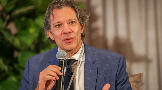 Direita não quer pagar impostos e esquerda não quer conter gastos, diz Haddad direita-nao-quer-pagar-impostos-e-esquerda-nao-quer-conter-gastos,-diz-haddad