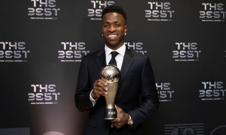 Vini Jr. aproveita folga ampliada no Real Madrid para assistir a jogo da NFL em Miami vini-jr.-aproveita-folga-ampliada-no-real-madrid-para-assistir-a-jogo-da-nfl-em-miami