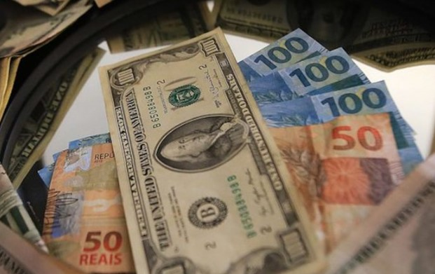 Desvalorização do real causa saída ‘em massa’ de investimentos para os EUA desvalorizacao-do-real-causa-saida-‘em-massa’-de-investimentos-para-os-eua
