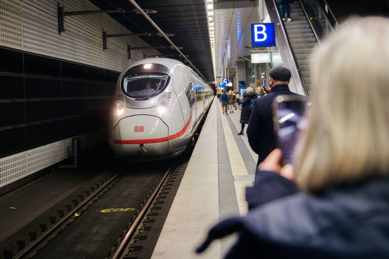 Rota de Paris a Berlim tem novo trem que chega a 320 km/h e faz viagem direta entre as capitais; veja detalhes rota-de-paris-a-berlim-tem-novo-trem-que-chega-a-320-km/h-e-faz-viagem-direta-entre-as-capitais;-veja-detalhes