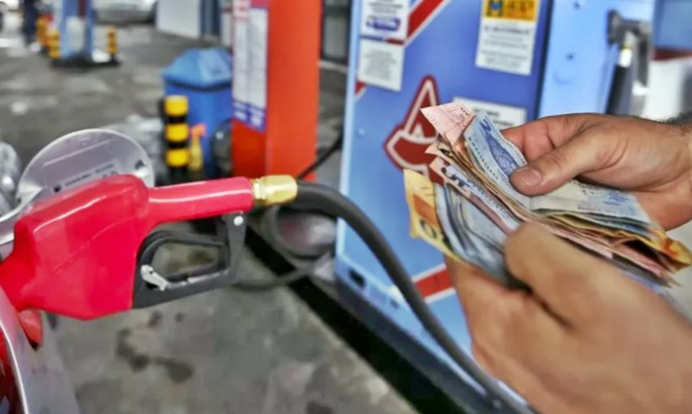 Preço da gasolina sobe 10,6% em um ano e deve aumentar mais em 2025 preco-da-gasolina-sobe-10,6%-em-um-ano-e-deve-aumentar-mais-em-2025