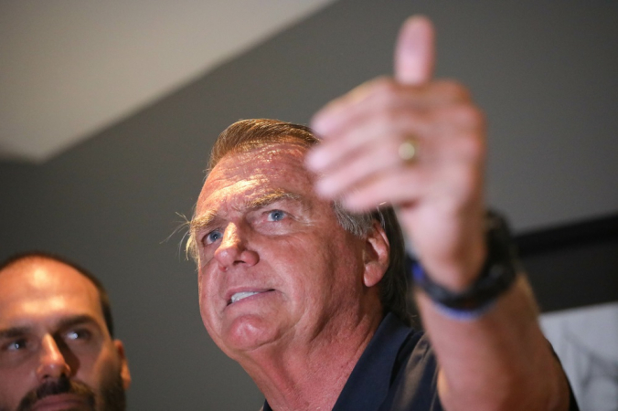 Jair Bolsonaro diz que Michelle irá à posse de Donald Trump nos EUA jair-bolsonaro-diz-que-michelle-ira-a-posse-de-donald-trump-nos-eua