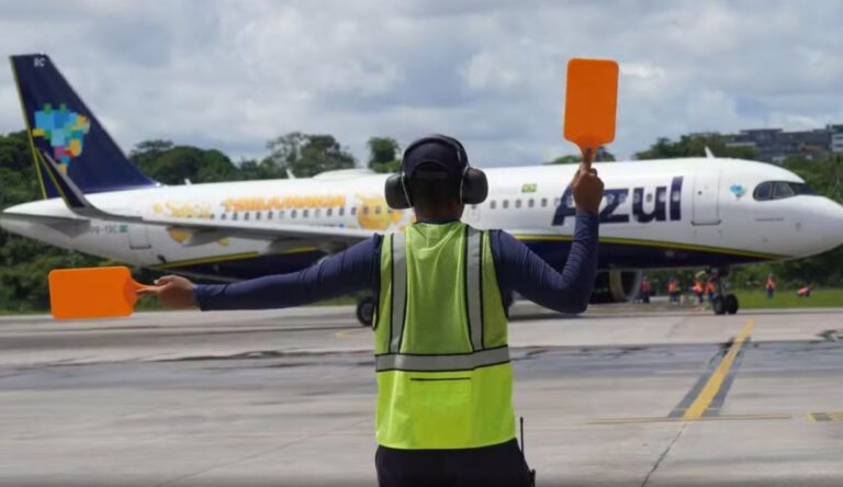 Após suspensão de voos, Azul diz que acordo com credores e aporte de R$ 3 bi garantem companhia 'mais forte que nunca' apos-suspensao-de-voos,-azul-diz-que-acordo-com-credores-e-aporte-de-r$-3-bi-garantem-companhia-'mais-forte-que-nunca'