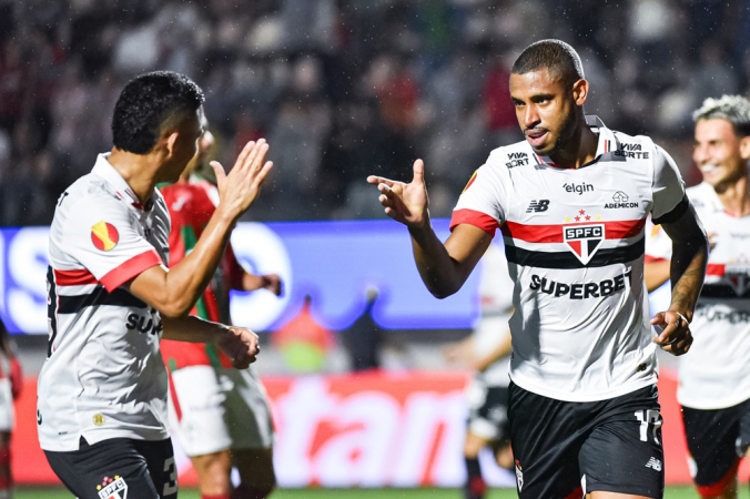 Ryan Francisco entra no final e vira para o São Paulo sobre a Portuguesa em jogo de apagão ryan-francisco-entra-no-final-e-vira-para-o-sao-paulo-sobre-a-portuguesa-em-jogo-de-apagao