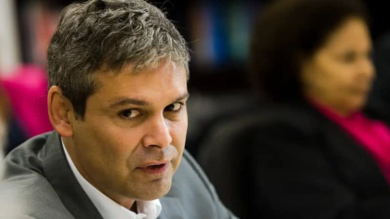 Lindbergh apresenta pacote de requerimentos contra Michelle Bolsonaro lindbergh-apresenta-pacote-de-requerimentos-contra-michelle-bolsonaro