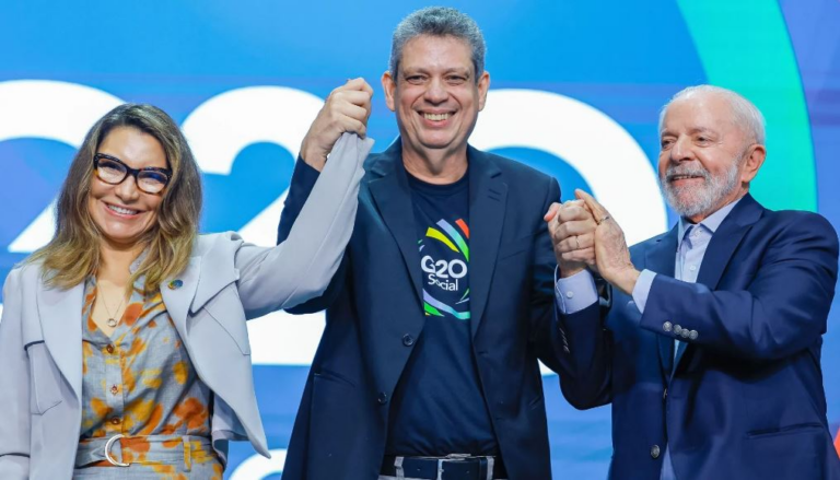 Sob pressão e alvo de fogo amigo, ministro planeja viajar com Lula na sexta sob-pressao-e-alvo-de-fogo-amigo,-ministro-planeja-viajar-com-lula-na-sexta