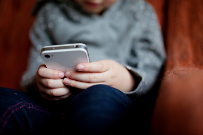 Governo lança nesta terça guia com recomendações sobre uso de celulares e outros dispositivos por crianças e adolescentes governo-lanca-nesta-terca-guia-com-recomendacoes-sobre-uso-de-celulares-e-outros-dispositivos-por-criancas-e-adolescentes