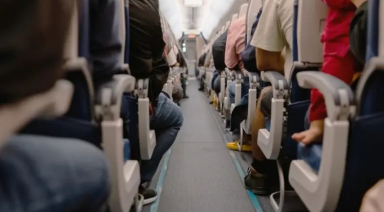 o-que-acontece-quando-um-passageiro-morre-no-voo:-'tive-que-voar-ao-lado-de-um-corpo'