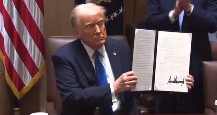 Decreto de Trump muda regras eleitorais dos EUA e cita Brasil como exemplo decreto-de-trump-muda-regras-eleitorais-dos-eua-e-cita-brasil-como-exemplo