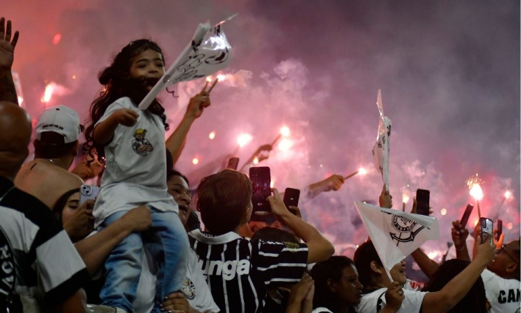 Corinthians bate recorde de público na Arena em final contra o Palmeiras corinthians-bate-recorde-de-publico-na-arena-em-final-contra-o-palmeiras