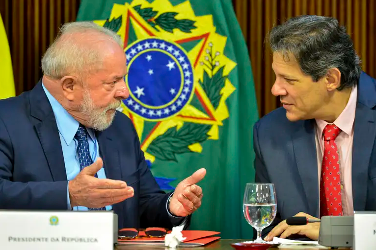 58% dos brasileiros avaliam que economia está no “caminho errado” 58%-dos-brasileiros-avaliam-que-economia-esta-no-“caminho-errado”