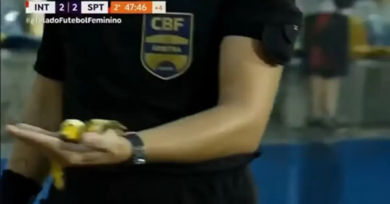 video:-banana-e-arremessada-ao-banco-do-sport-em-jogo-contra-o-internacional-no-brasileirao-feminino