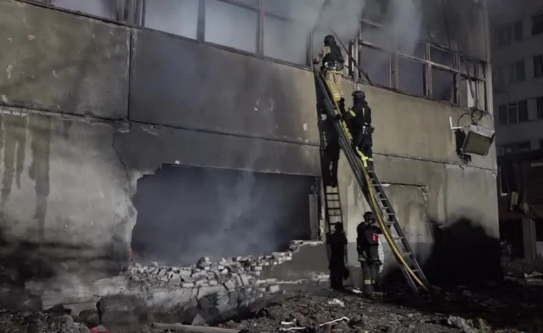 Forças russas lançam bombardeio com duração de 1 hora em Kharkiv na Ucrânia forcas-russas-lancam-bombardeio-com-duracao-de-1-hora-em-kharkiv-na-ucrania