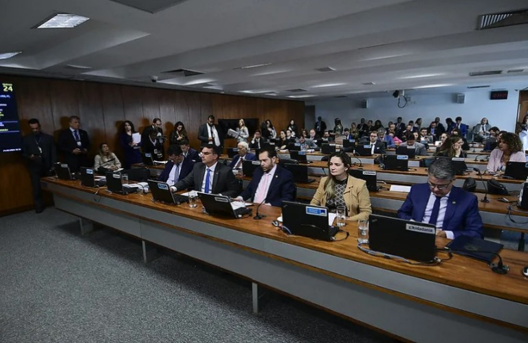 Comissão do Senado deve discutir PEC do fim da reeleição para os cargos do Executivo na próxima semana comissao-do-senado-deve-discutir-pec-do-fim-da-reeleicao-para-os-cargos-do-executivo-na-proxima-semana