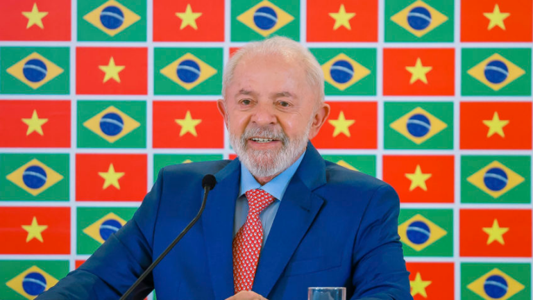 Comitiva de Lula na Ásia teve 84 pessoas e custou mais de R$ 800 mil comitiva-de-lula-na-asia-teve-84-pessoas-e-custou-mais-de-r$-800-mil