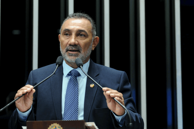 Acusado de importunação sexual contra filha, ex-senador vai para prisão domiciliar acusado-de-importunacao-sexual-contra-filha,-ex-senador-vai-para-prisao-domiciliar