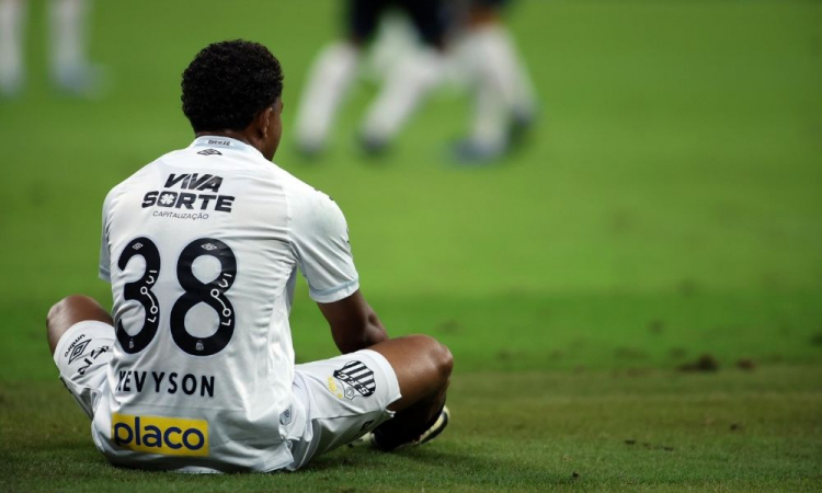 Santos sofre terceira derrota consecutiva no Brasileirão e não sai da zona de rebaixamento santos-sofre-terceira-derrota-consecutiva-no-brasileirao-e-nao-sai-da-zona-de-rebaixamento