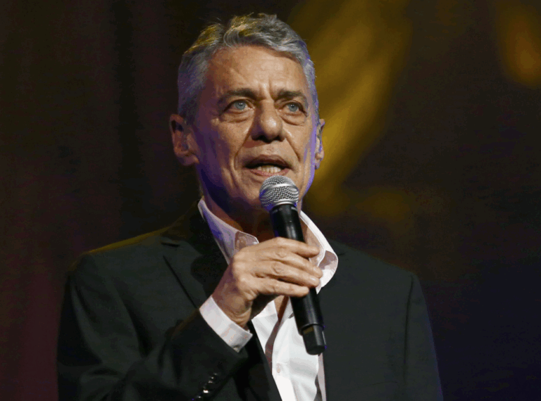 Chico Buarque se recupera bem de cirurgia cerebral, diz médico chico-buarque-se-recupera-bem-de-cirurgia-cerebral,-diz-medico