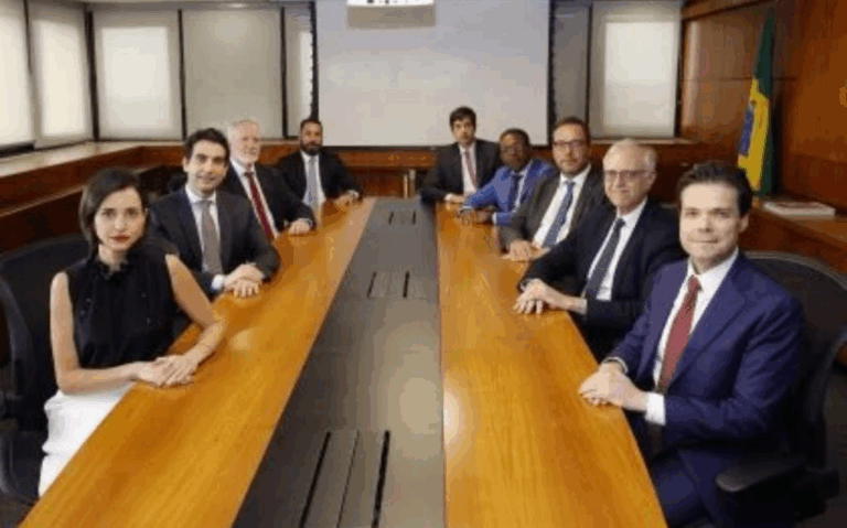 banco-central-sobe-taxa-de-juros-a-15%,-a-2a-maior-taxa-real-de-juros-no-mundo