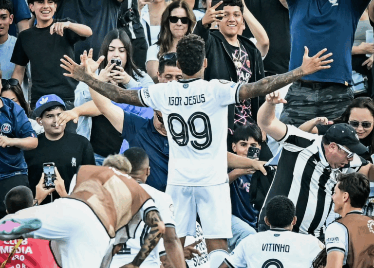 Botafogo faz história, vence o PSG e se aproxima de classificação na Copa de Clubes botafogo-faz-historia,-vence-o-psg-e-se-aproxima-de-classificacao-na-copa-de-clubes