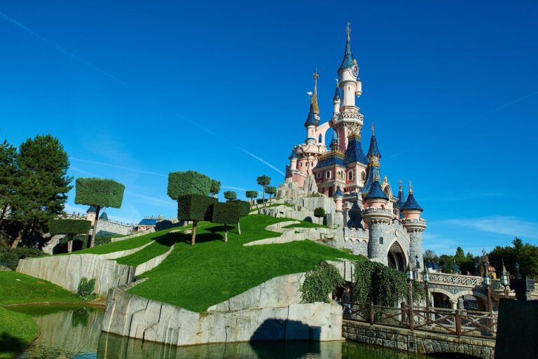 Disney Paris vira palco de polêmica com prisão de homem que organizou casamento fake com menina de 9 anos disney-paris-vira-palco-de-polemica-com-prisao-de-homem-que-organizou-casamento-fake-com-menina-de-9-anos