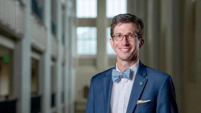 O menino que enfrentou o câncer e doenças autoimunes e se tornou reitor nos EUA: 'Quase não vivi para contar' o-menino-que-enfrentou-o-cancer-e-doencas-autoimunes-e-se-tornou-reitor-nos-eua:-'quase-nao-vivi-para-contar'