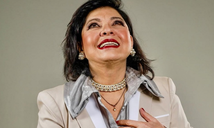 Roberta Miranda se pronuncia após chutar fã que invadiu o palco durante show no Ceará roberta-miranda-se-pronuncia-apos-chutar-fa-que-invadiu-o-palco-durante-show-no-ceara