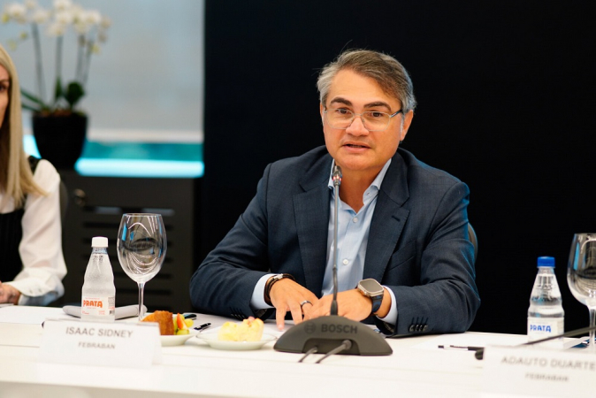 Presidente da Febraban elogia manutenção da Selic em 15% presidente-da-febraban-elogia-manutencao-da-selic-em-15%