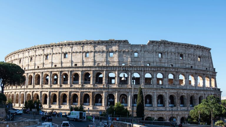 guia-turistica-morre-apos-desmaiar-no-coliseu-em-meio-a-onda-de-calor-em-roma