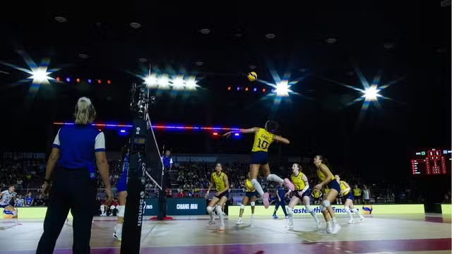 Em quadra com iluminação criticada, Brasil estreia com vitória no Mundial feminino de vôlei em-quadra-com-iluminacao-criticada,-brasil-estreia-com-vitoria-no-mundial-feminino-de-volei
