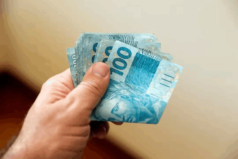 familias-brasileiras-usam-quase-10%-do-orcamento-para-pagamento-de-juros;-percentual-e-quase-o-triplo-da-media-de-17-paises-desenvolvidos