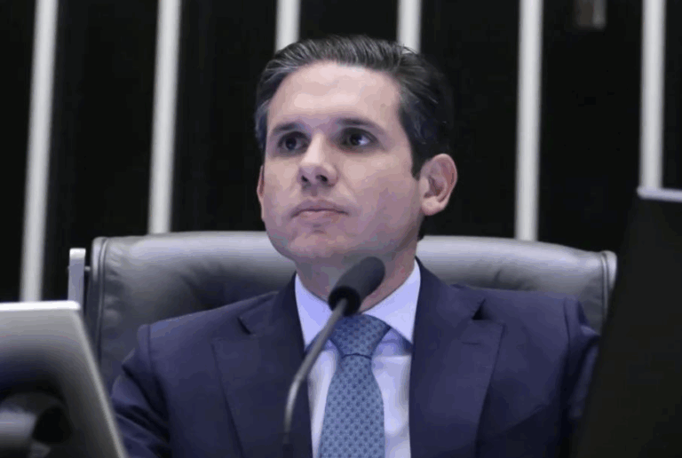 “O país precisa andar”, diz Hugo após urgência de anistia ser aprovada “o-pais-precisa-andar”,-diz-hugo-apos-urgencia-de-anistia-ser-aprovada