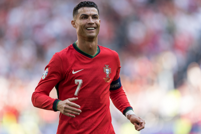 Com a Marca de 7,5 bilhões em Real Cristiano Ronaldo se torna o primeiro jogador bilionário da história do futebol com-a-marca-de-7,5-bilhoes-em-real-cristiano-ronaldo-se-torna-o-primeiro-jogador-bilionario-da-historia-do-futebol