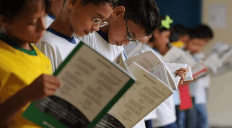 governo-lula-ainda-busca-recursos-para-comprar-livros-didaticos-para-2026