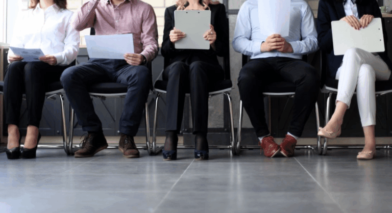 mercado-de-trabalho-brasileiro-enfrenta-cenario-preocupante,-aponta-estudo-da-fgv