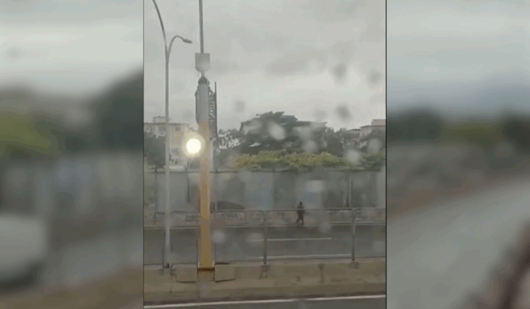 video:-tiroteio-na-linha-amarela-deixa-feridos-e-causa-panico-no-rio;-fuzil-e-apreendido