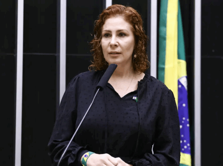 CCJ entra em compasso de espera para decidir futuro de Carla Zambelli ccj-entra-em-compasso-de-espera-para-decidir-futuro-de-carla-zambelli