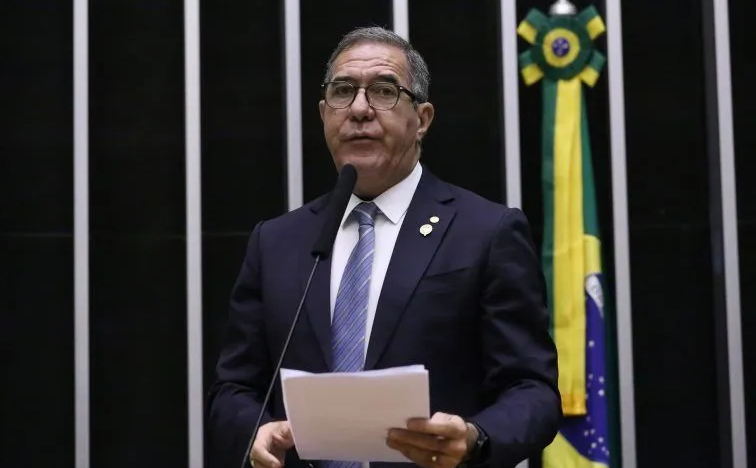 Relator ignora pressão do governo e mantém escala 6×1 com limite de 40h na PEC relator-ignora-pressao-do-governo-e-mantem-escala-6×1-com-limite-de-40h-na-pec